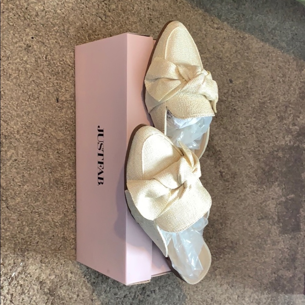 Natural flats. Super cute!!